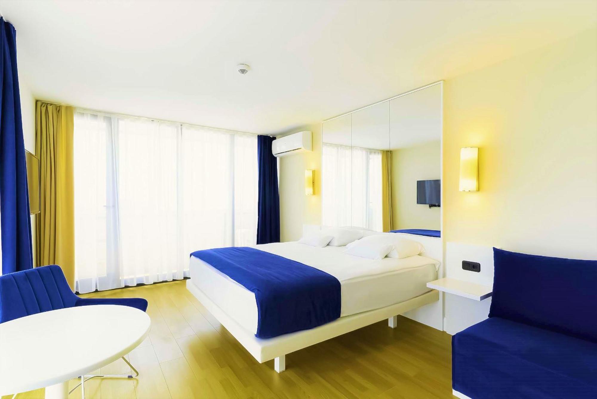 Orbi Twin Towers Aparthotel With Sea View Batumi Kültér fotó