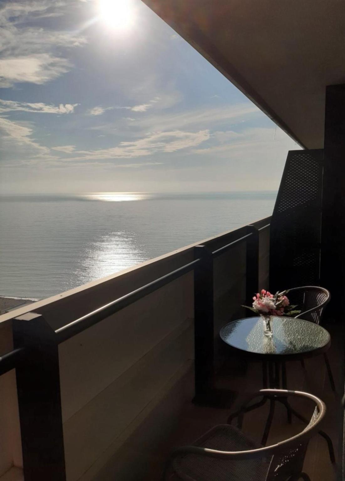 Orbi Twin Towers Aparthotel With Sea View Batumi Kültér fotó